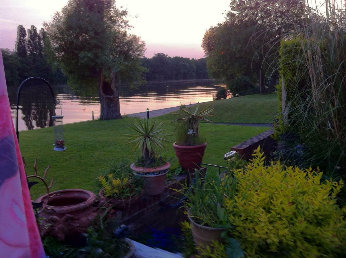 Chiswick Riviera With Free Parking Panzió London Kültér fotó